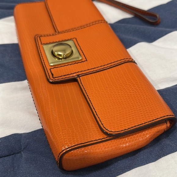 EUC Chic Banana Republic wristlet - Picture 7 of 8